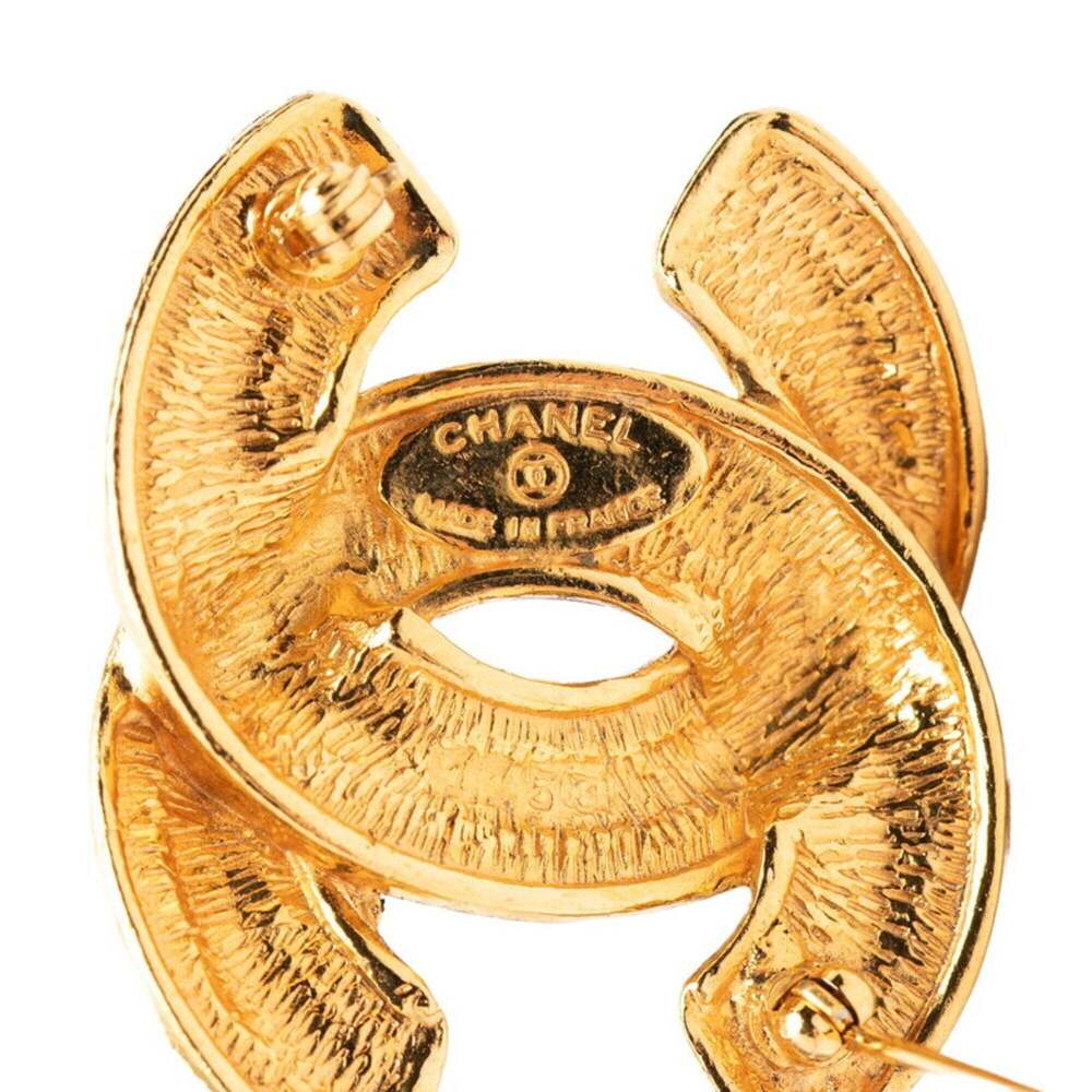 CHANEL Gold Logo Brooch - Picture 4 of 5